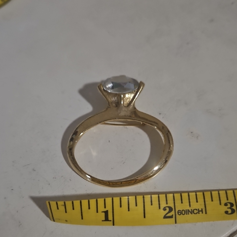 Elegant Gold Ring Broche with Clear Gemstone - Picture 1 of 1